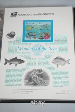 COLLECTION DE TIMBRES AMÉRICAINS DES ANNÉES 1990, 72 PANNEAUX DE TIMBRES #440-509 ENREGISTRÉS DANS UN ALBUM WHITE ACE