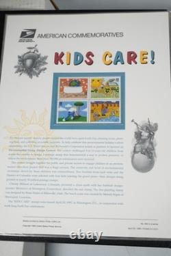 COLLECTION DE TIMBRES AMÉRICAINS DES ANNÉES 1990, 72 PANNEAUX DE TIMBRES #440-509 ENREGISTRÉS DANS UN ALBUM WHITE ACE