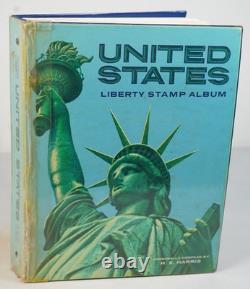 COLLECTION DE TIMBRES ET ENVELOPPES DES ÉTATS-UNIS 1870-1970, PLUS DE 1 300 TIMBRES ET PLUS DE 35 ENVELOPPES STOCKÉS DANS UN ALBUM HARRIS