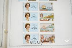 COLLECTION DE TIMBRES NEUFS DES ÎLES COOK 1920-1980, PLUS DE 500 TIMBRES CONSERVÉS DANS UN ALBUM HARRIS