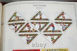 COLLECTION DE TIMBRES NEUFS DES ÎLES COOK 1920-1980, PLUS DE 500 TIMBRES CONSERVÉS DANS UN ALBUM HARRIS