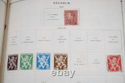 COLLECTION DES ÉTATS-UNIS ET DU MONDE DES ANNÉES 1940 DE PLUS DE 1 200 TIMBRES NEUFS ET USAGÉS DANS UN ALBUM SCOTT