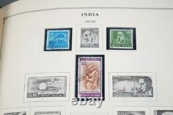 COLLECTION MONDIALE 1900-1970 I/K DE PLUS DE 900 TIMBRES NEUFS ET USAGÉS DANS UN ALBUM SCOTT