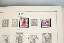 COLLECTION MONDIALE 1900-1970 I/K DE PLUS DE 900 TIMBRES NEUFS ET USAGÉS DANS UN ALBUM SCOTT