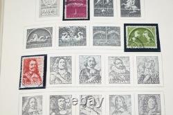 COLLECTION MONDIALE DE TIMBRES 1860-1960 DE 650 TIMBRES NEUFS ET USAGÉS DANS UN ALBUM SCOTT