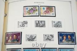 COLLECTION MONDIALE DE TIMBRES A/V DES ANNÉES 1970 DE PLUS DE 600 TIMBRES PRINCIPALEMENT NEUFS RANGÉS DANS UN ALBUM SCOTT