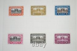 COLLECTION MONDIALE DE TIMBRES DES ANNÉES 1920 À 1970, PLUS DE 850 TIMBRES NEUFS ET USAGÉS STOCKÉS DANS UN ALBUM A-K