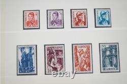 COLLECTION SAAR 1920-1950 DE PLUS DE 125 TIMBRES NEUFS ET USAGÉS DANS UN ALBUM LINDNER