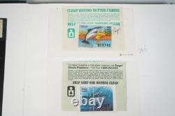 Collecte des Revenus Mondiaux de Plus de 545 Timbres Stockés dans un Album