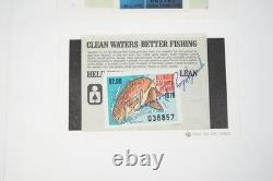 Collecte des Revenus Mondiaux de Plus de 545 Timbres Stockés dans un Album