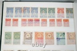 Collecte des Revenus Mondiaux de Plus de 545 Timbres Stockés dans un Album