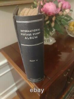 Collection De Timbres Dans Le Monde Entier Dans Le Merveilleux Album International Scott. 1867 Vers L'avant