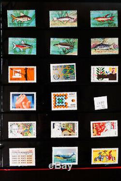 Collection De Timbres De 51 Albums De Partout Dans Le Monde Des Années 1800 Aux Années 1990