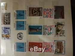 Collection De Timbres En Album