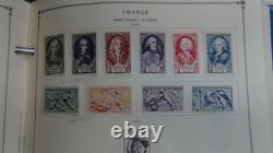 Collection France Stampsweis dans un album Scott International, est. 2870 timbres jusqu’en 2000