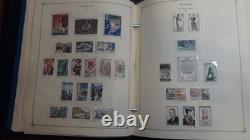 Collection France Stampsweis dans un album Scott International, est. 2870 timbres jusqu’en 2000