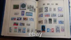 Collection France Stampsweis dans un album Scott International, est. 2870 timbres jusqu’en 2000