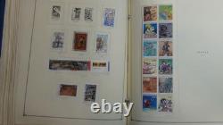 Collection France Stampsweis dans un album Scott International, est. 2870 timbres jusqu’en 2000
