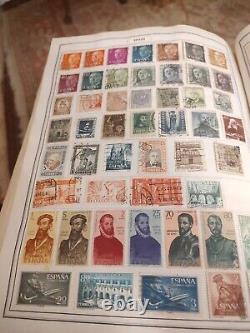 Collection Mondiale de Timbres dans l'Album Ambassadeur HE Harris Chargé de Grands Exemplaires