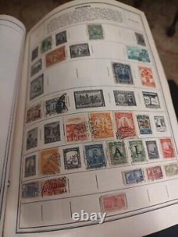 Collection Mondiale de Timbres dans l'Album Ambassadeur HE Harris Chargé de Grands Exemplaires