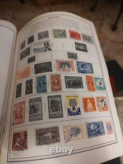 Collection Mondiale de Timbres dans l'Album Ambassadeur HE Harris Chargé de Grands Exemplaires