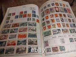 Collection Mondiale de Timbres dans l'Album Ambassadeur HE Harris Chargé de Grands Exemplaires