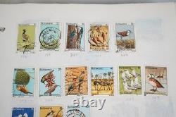 Collection britannique d'Afrique de plus de 1 900 timbres neufs et usagés stockés dans un album