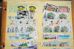 Collection britannique du Commonwealth de plus de 1 700 timbres utilisés, rangée dans un album