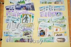 Collection britannique du Commonwealth de plus de 1 700 timbres utilisés, rangée dans un album