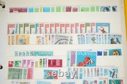 Collection d'Albanie de 825+ timbres neufs et utilisés dans un album sur des pages de stock