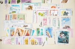 Collection d'Albanie de 825+ timbres neufs et utilisés dans un album sur des pages de stock