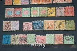 Collection d'Australie de plus de 2 250 timbres neufs et utilisés stockés dans un album sur des pages de stock