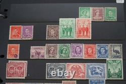 Collection d'Australie de plus de 2 250 timbres neufs et utilisés stockés dans un album sur des pages de stock
