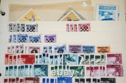 Collection d'Europe de l'Est de plus de 3300 timbres neufs et oblitérés, conservés dans un album