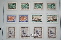 Collection d'Indonésie de 140 timbres et 4 feuillets dans un album spécialisé et pages d'album
