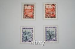 Collection d'Indonésie de 140 timbres et 4 feuillets dans un album spécialisé et pages d'album