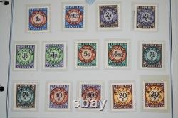 Collection d'Indonésie de 140 timbres et 4 feuillets dans un album spécialisé et pages d'album