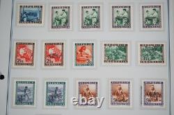 Collection d'Indonésie de 140 timbres et 4 feuillets dans un album spécialisé et pages d'album