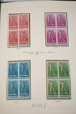Collection d'albums Indonésie 2 de plus de 275 timbres simples et 50 blocs de 4 tous MNH