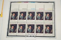 Collection de 150 blocs de plaques de différentes tailles de timbres neufs des États-Unis 1975-1979, stockée dans un album