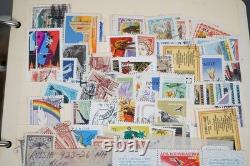 Collection de 2 600+ timbres de Russie neufs et utilisés stockés dans un album Monarch