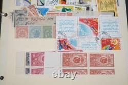 Collection de 2 600+ timbres de Russie neufs et utilisés stockés dans un album Monarch