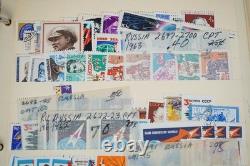 Collection de 2 600+ timbres de Russie neufs et utilisés stockés dans un album Monarch