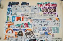 Collection de 2 600+ timbres de Russie neufs et utilisés stockés dans un album Monarch