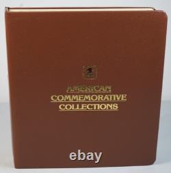 Collection de 80 panneaux de timbres commémoratifs US 1981-1984 stockés dans un album USPS