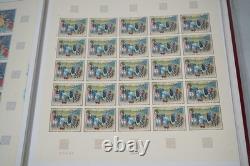 Collection de France de 30 feuillets d'art neufs stockés dans 2 albums Pioneer