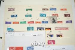 Collection de France de plus de 1 300 timbres neufs et usagés stockés dans un album sur des pages de stock