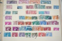 Collection de France de plus de 1 300 timbres neufs et usagés stockés dans un album sur des pages de stock