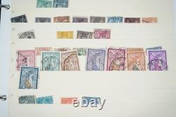 Collection de France de plus de 1 300 timbres neufs et usagés stockés dans un album sur des pages de stock