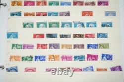 Collection de France de plus de 1 300 timbres neufs et usagés stockés dans un album sur des pages de stock